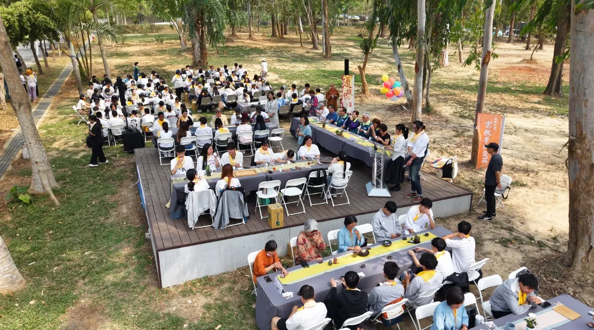 南華師生齊聚桉樹林下 以正念茶禪實踐三好教育